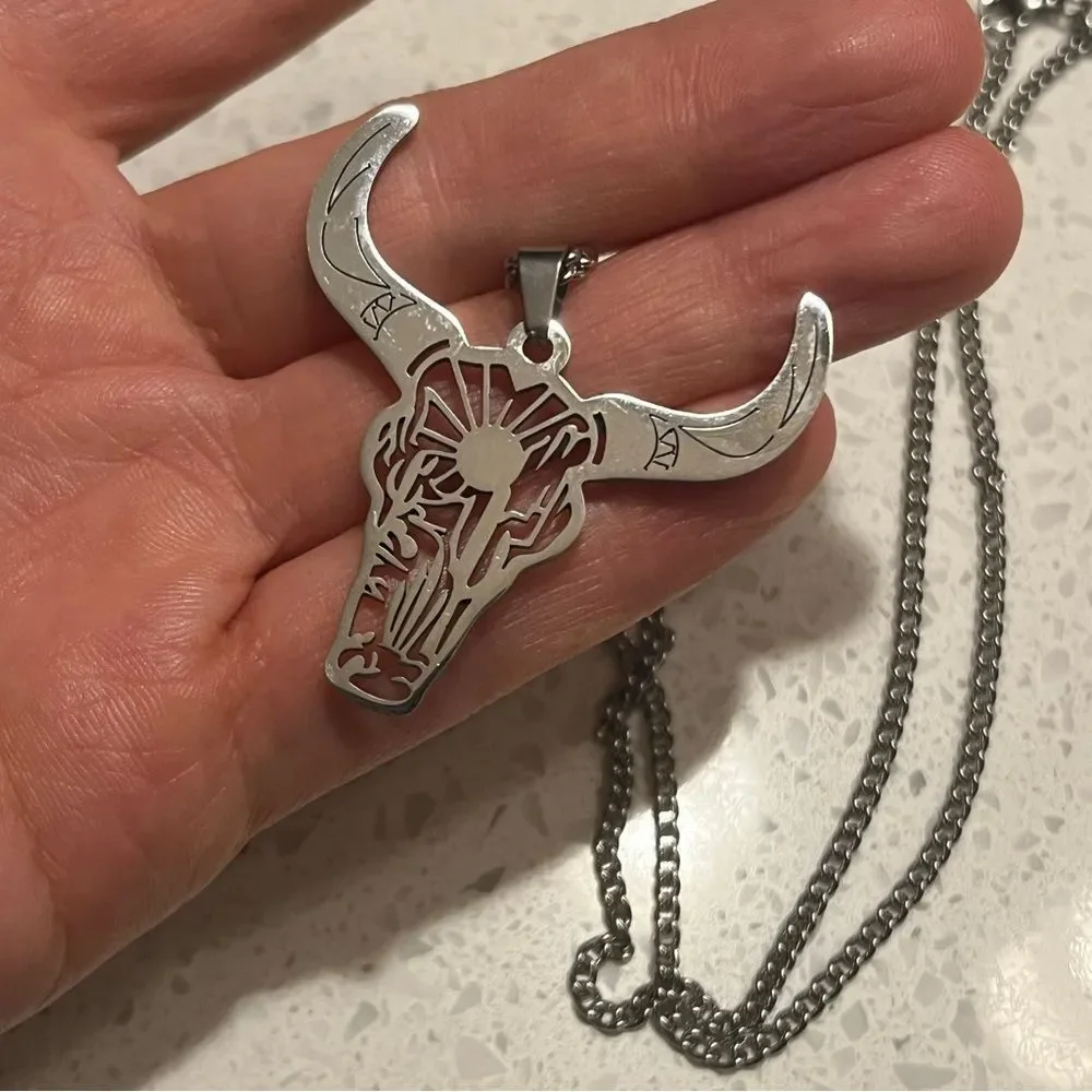 Silver Bull Skull‎ Pendant Necklace